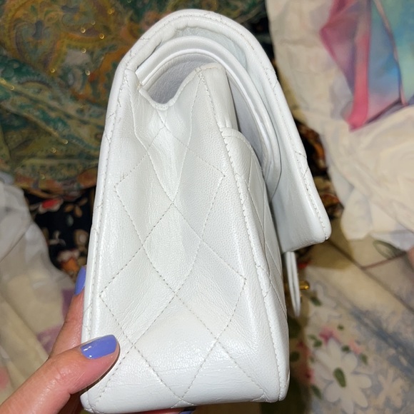 Vintage white Chanel classic flap - Picture 4 of 14